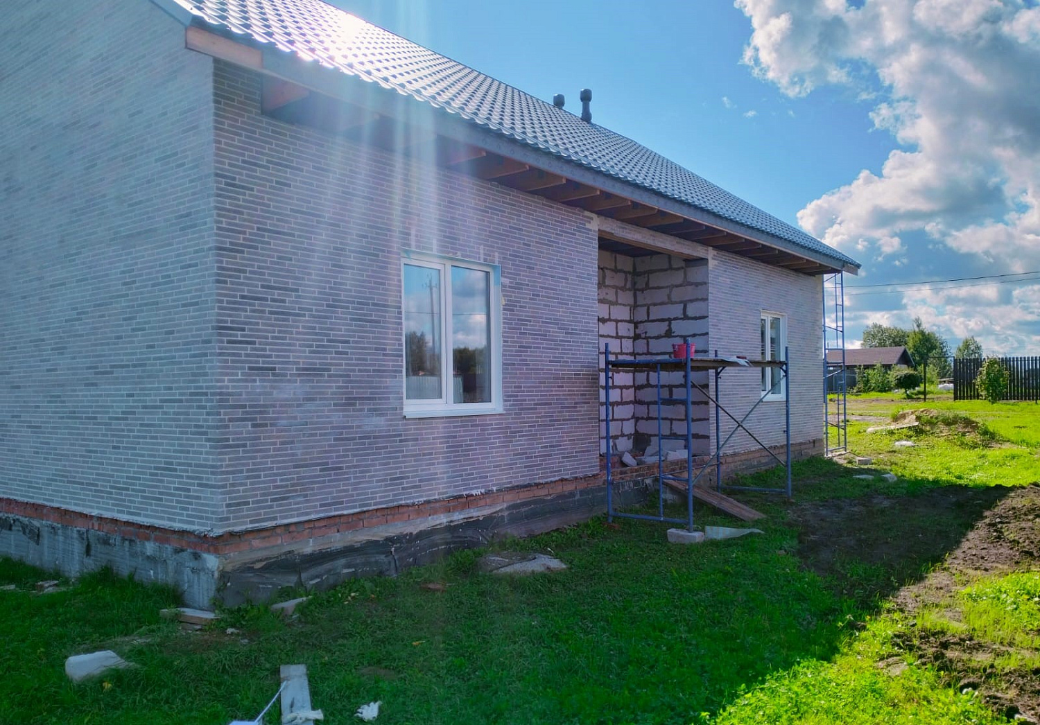 Монтаж фасадной системы АМК на стены из газобетона