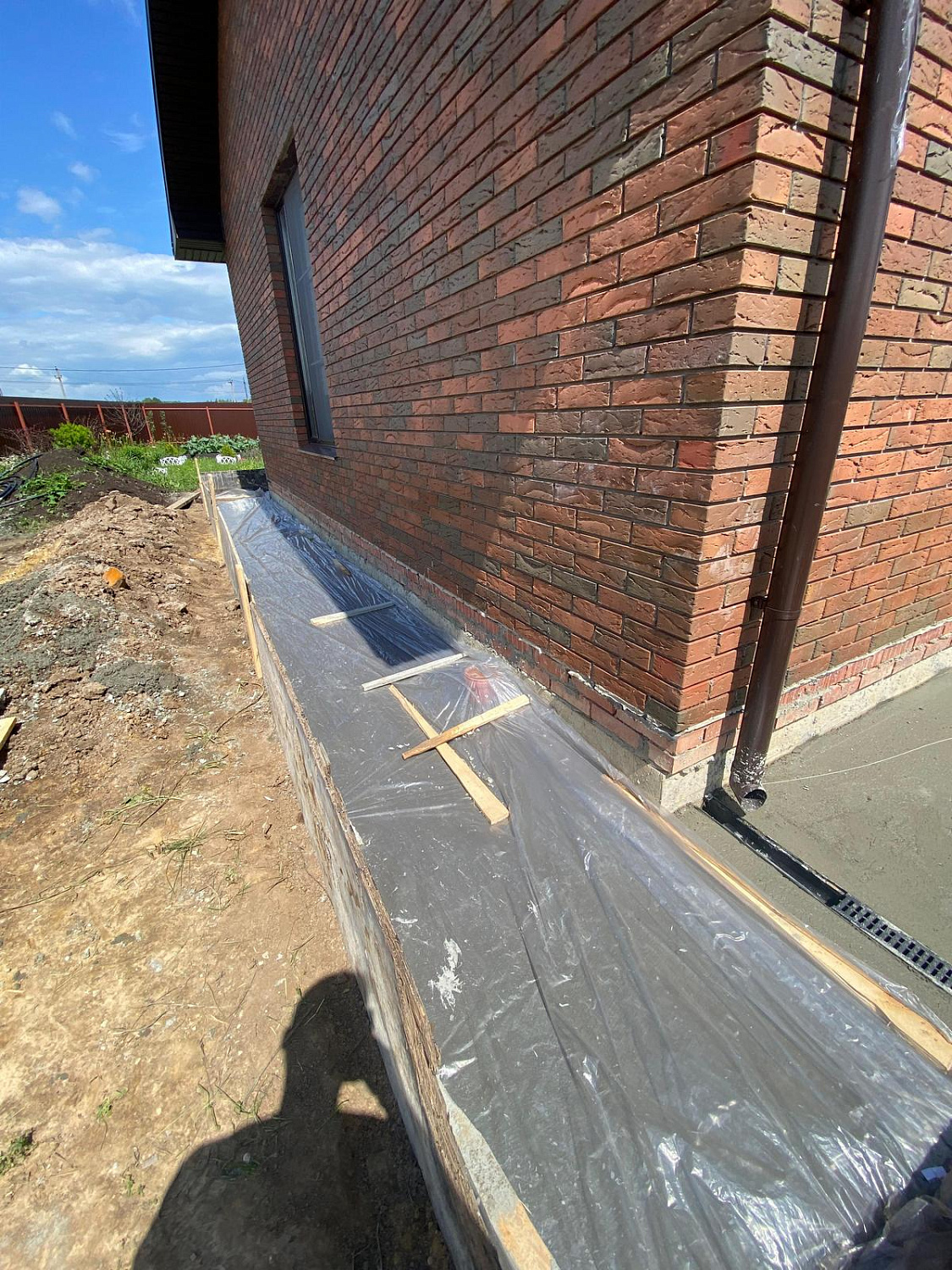 Монтаж бетонной отмостки 44 п.м.