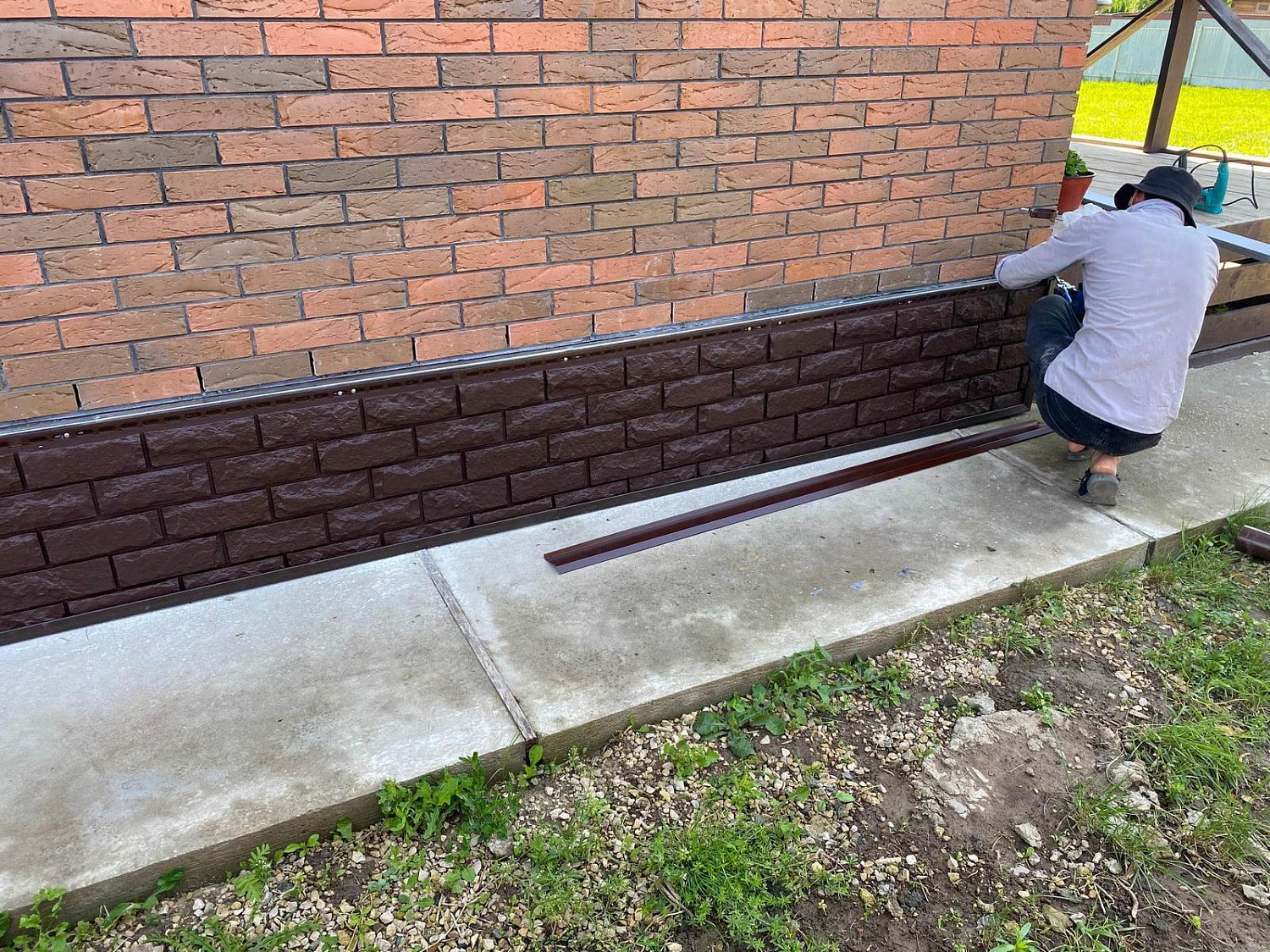 Комплекс работ по монтажу фасадных панелей на цокольную часть дома