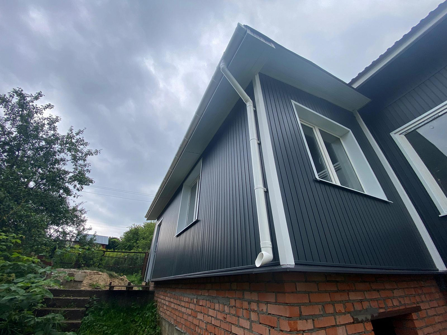 Комплекс работ по монтажу архитектурного сайдинга и водосточной системы