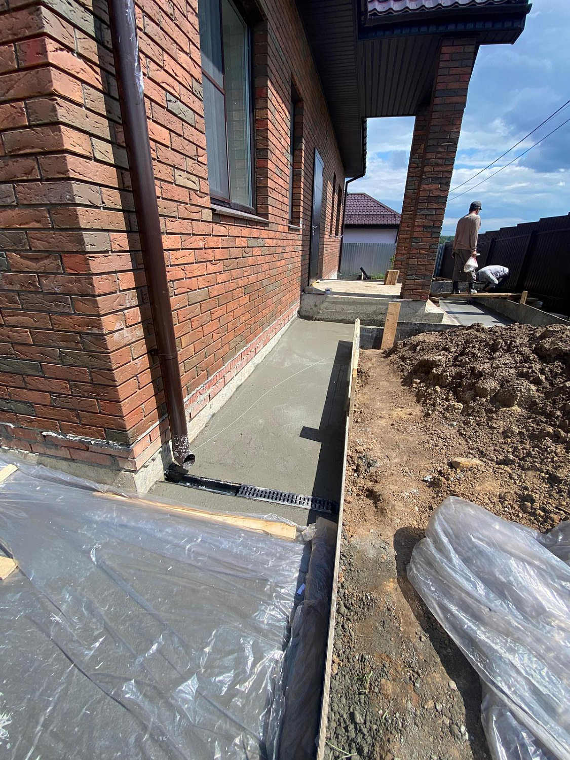 Монтаж бетонной отмостки 44 п.м.
