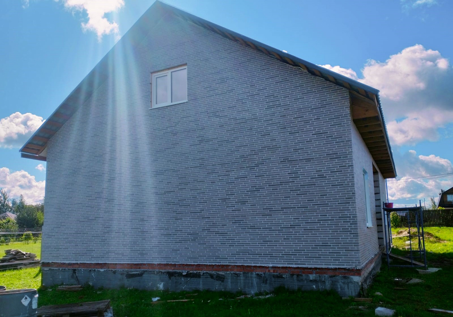 Монтаж фасадной системы АМК на стены из газобетона