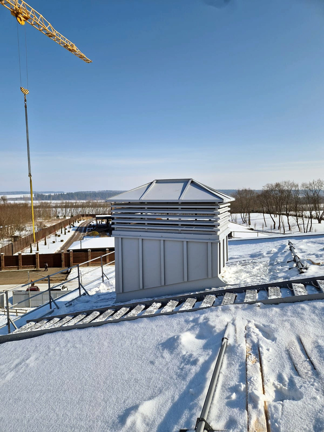 Восстановление примыкания кровли вокруг вентвыхода и монтаж дымника